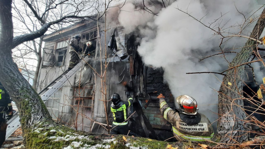 Пожар в хабаровске сегодня фото Огнеборцы пожарной части № 35 потушили пожар - Новости - События - Комитет Прави