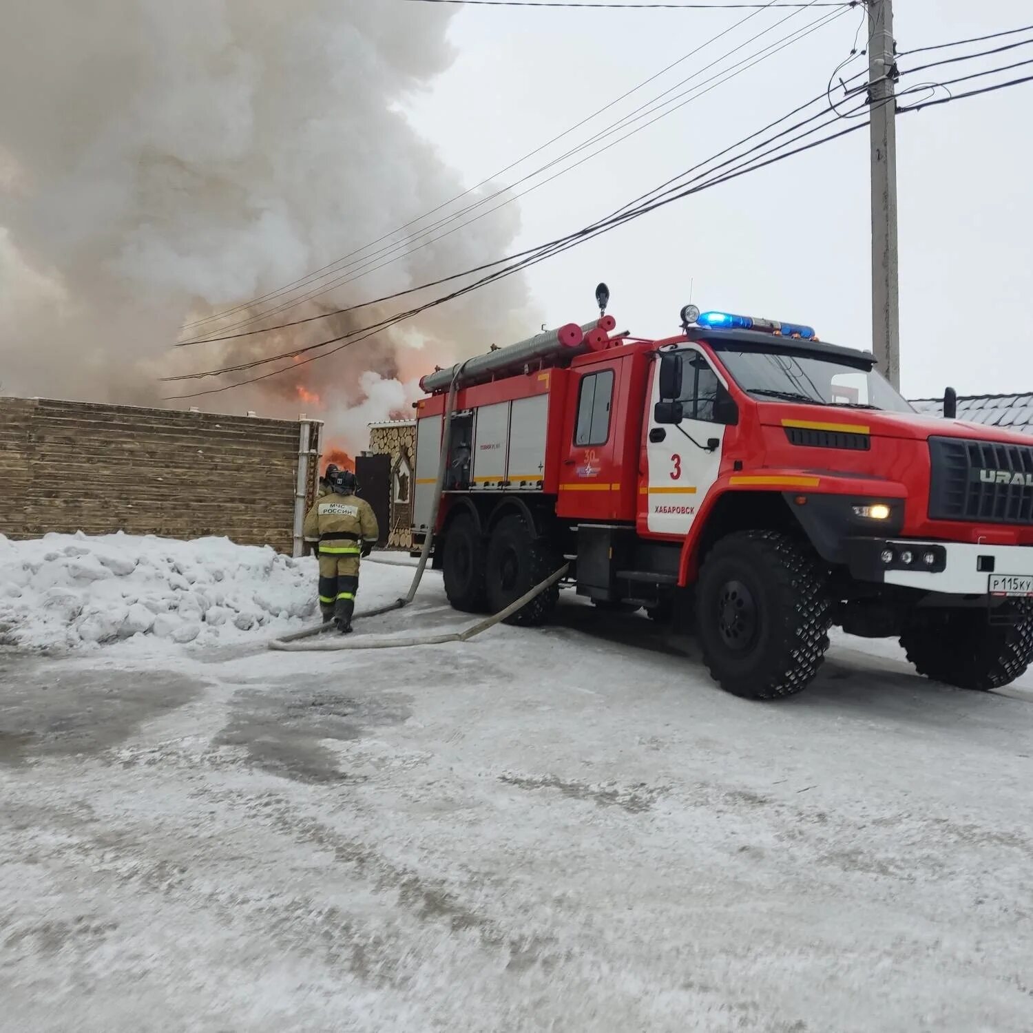 Пожар в хабаровске сегодня фото В Хабаровске пожарные ликвидируют пожар в банном комплексе - Оперативная информа