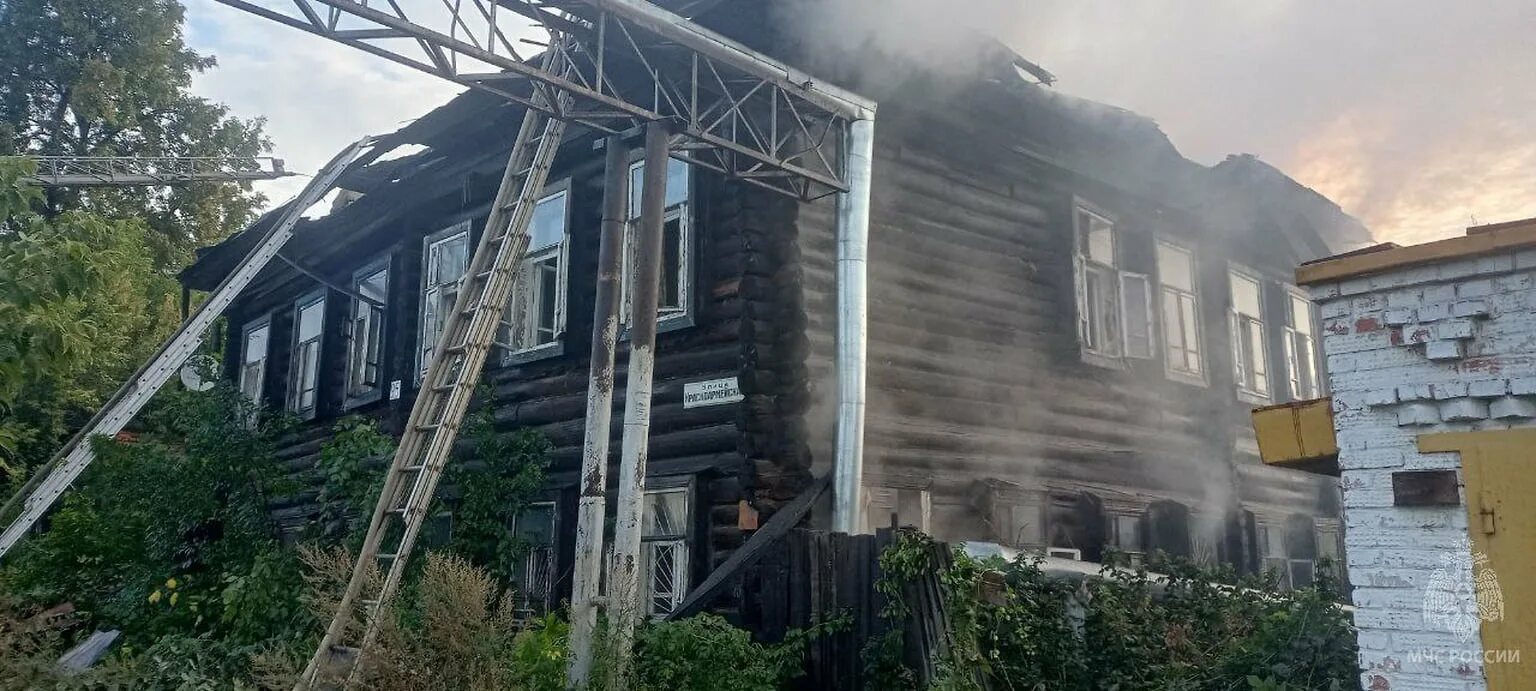 Пожар в сарапуле сегодня показать фото Ребенок пострадал и мужчина погиб при пожаре в бараке в Сарапуле - Коммерсантъ И