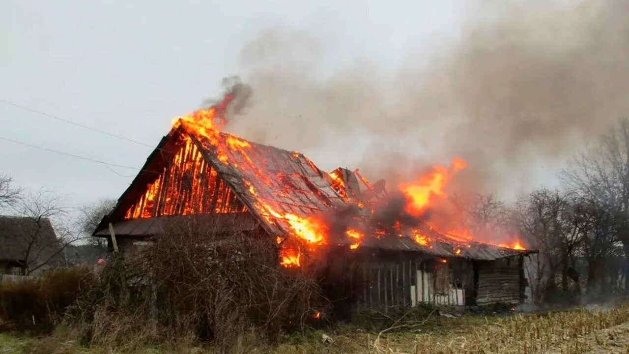 Пожар в селе фото Беспилотная авиация контролирует пожароопасную обстановку в российских регионах 