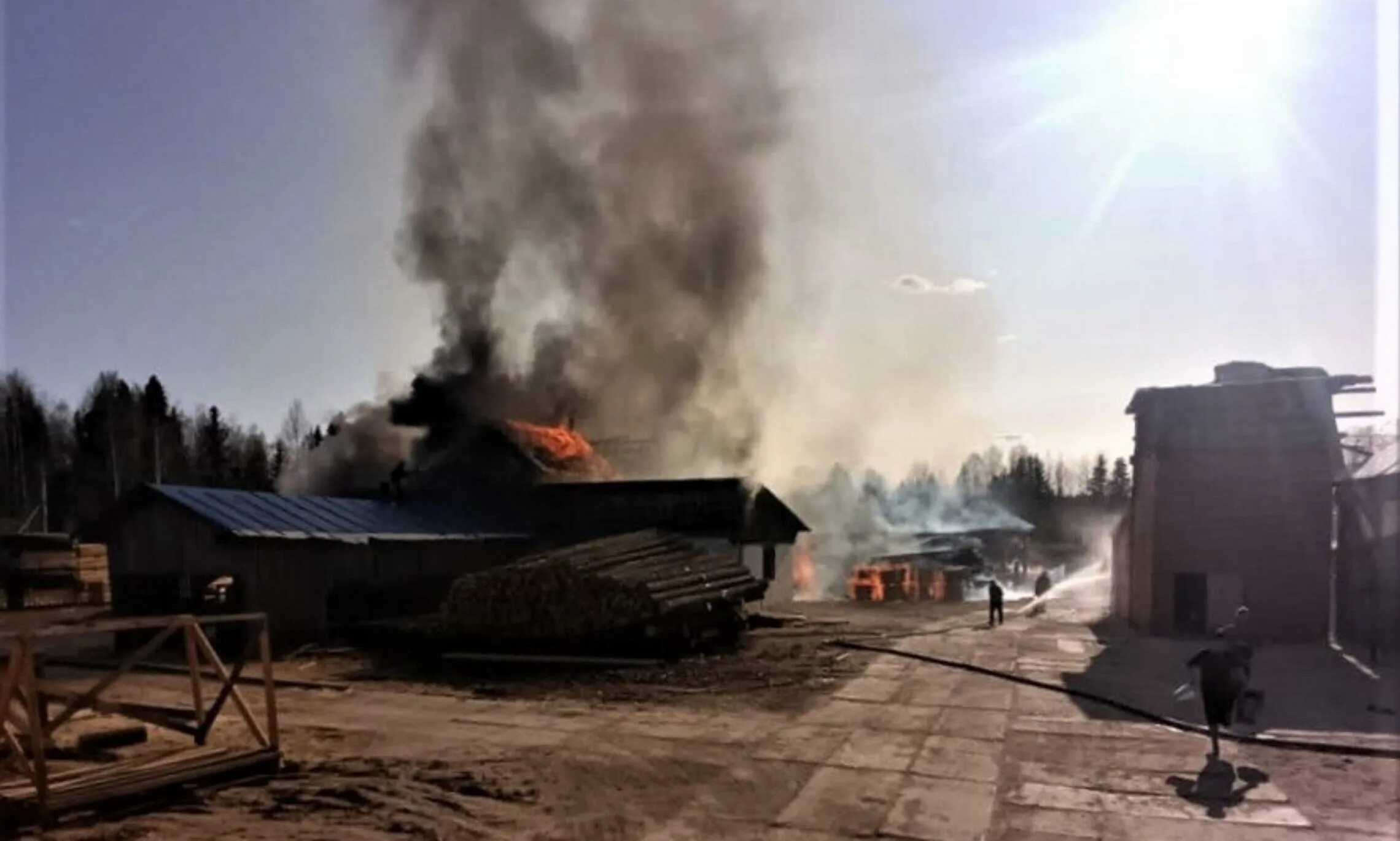 Пожар в вельске сегодня фото и видео На частной пилораме в Вельском районе произошёл крупный пожар