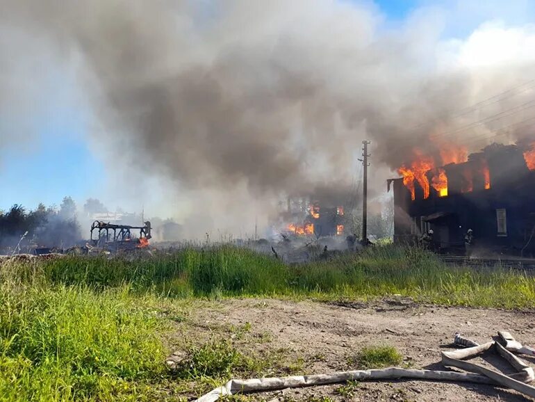 Пожар в вельске сегодня фото и видео В Котласе произошёл крупный пожар Северная неделя