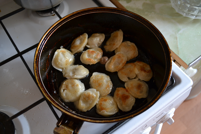 Пожарить пельмени на сковороде с фото Приготовить пельмени на сковороде eCookie.ru