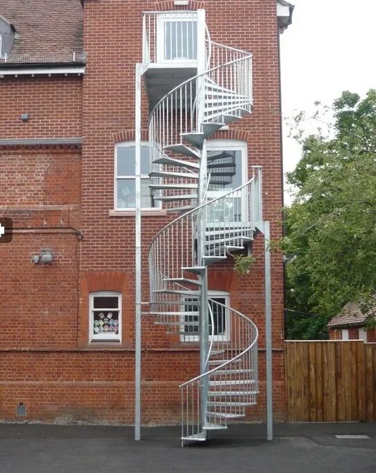 Пожарная лестница наружная фото Outdoor Iron Steel Spiral Staircase/ Steel Spiral Staircase for outside Alibaba.