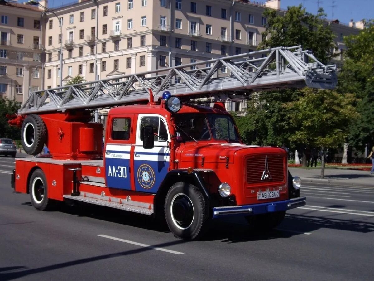 Пожарные автомобили фото Сегодня в 194 поликлинике, солнцевский проспект дом 8, в 13:30, будут проходить 