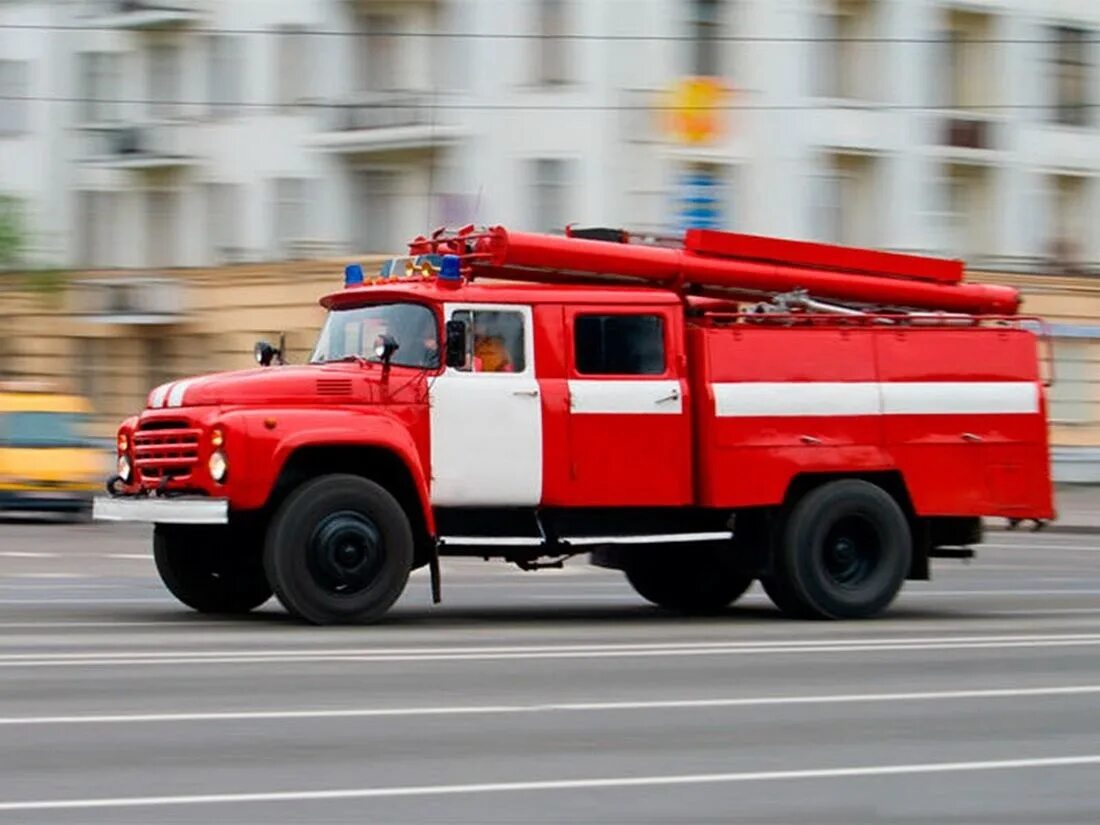 Пожарные екатеринбург фото Пожарно-спасательные подразделения МЧС России выехали на пожар в город Орск, ул.