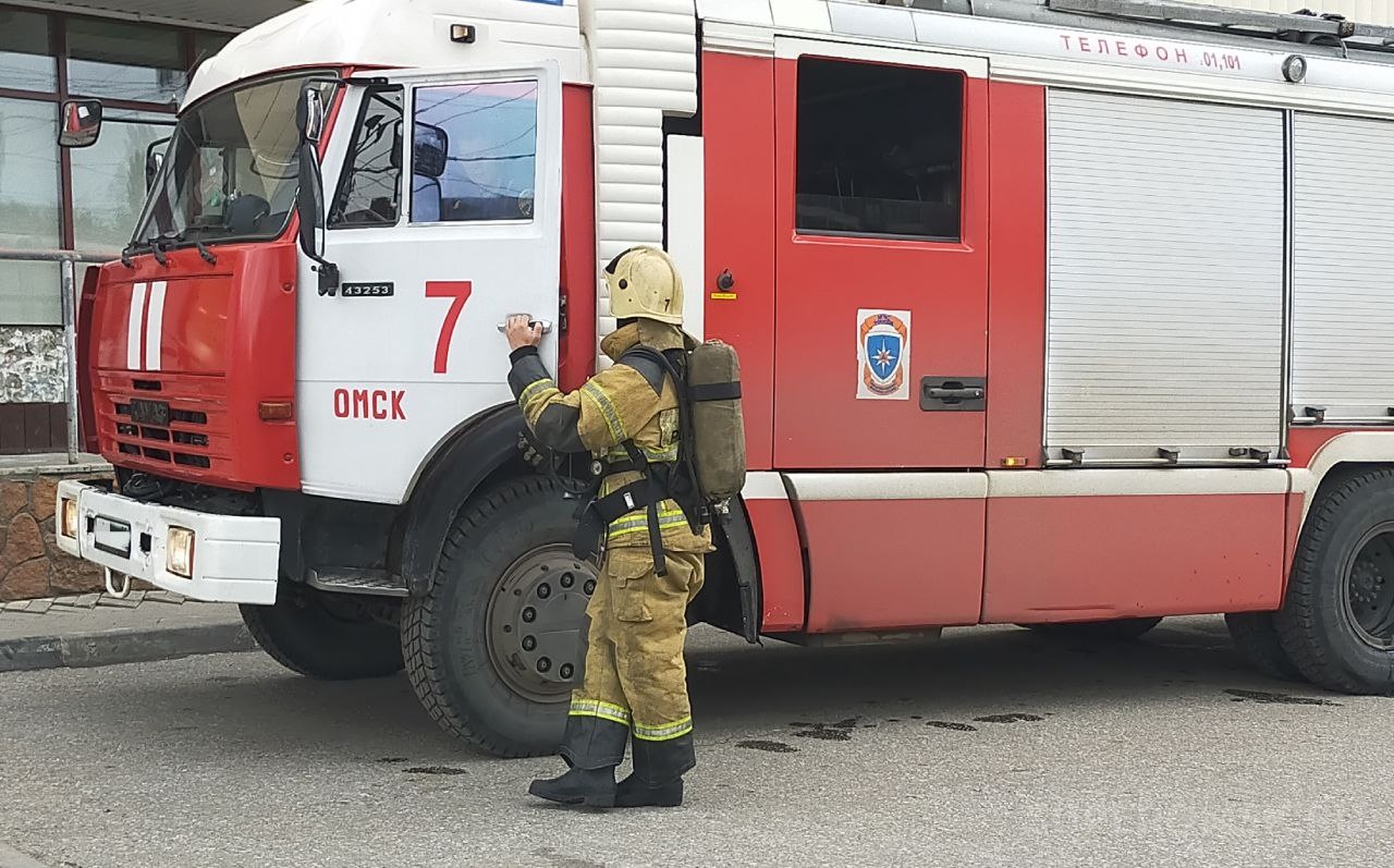 Пожарные омска фото В Омской области в страшном пожаре погибла женщина - СуперОмск