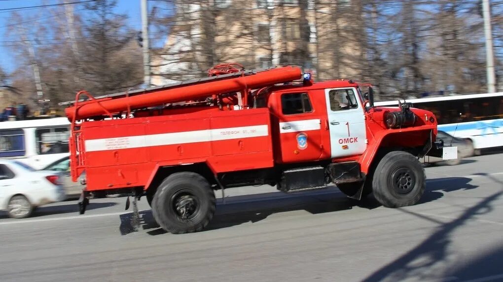 Пожарные омска фото Омичи в соцсетях переживают за пожары в Береговом - Новости - om1.ru