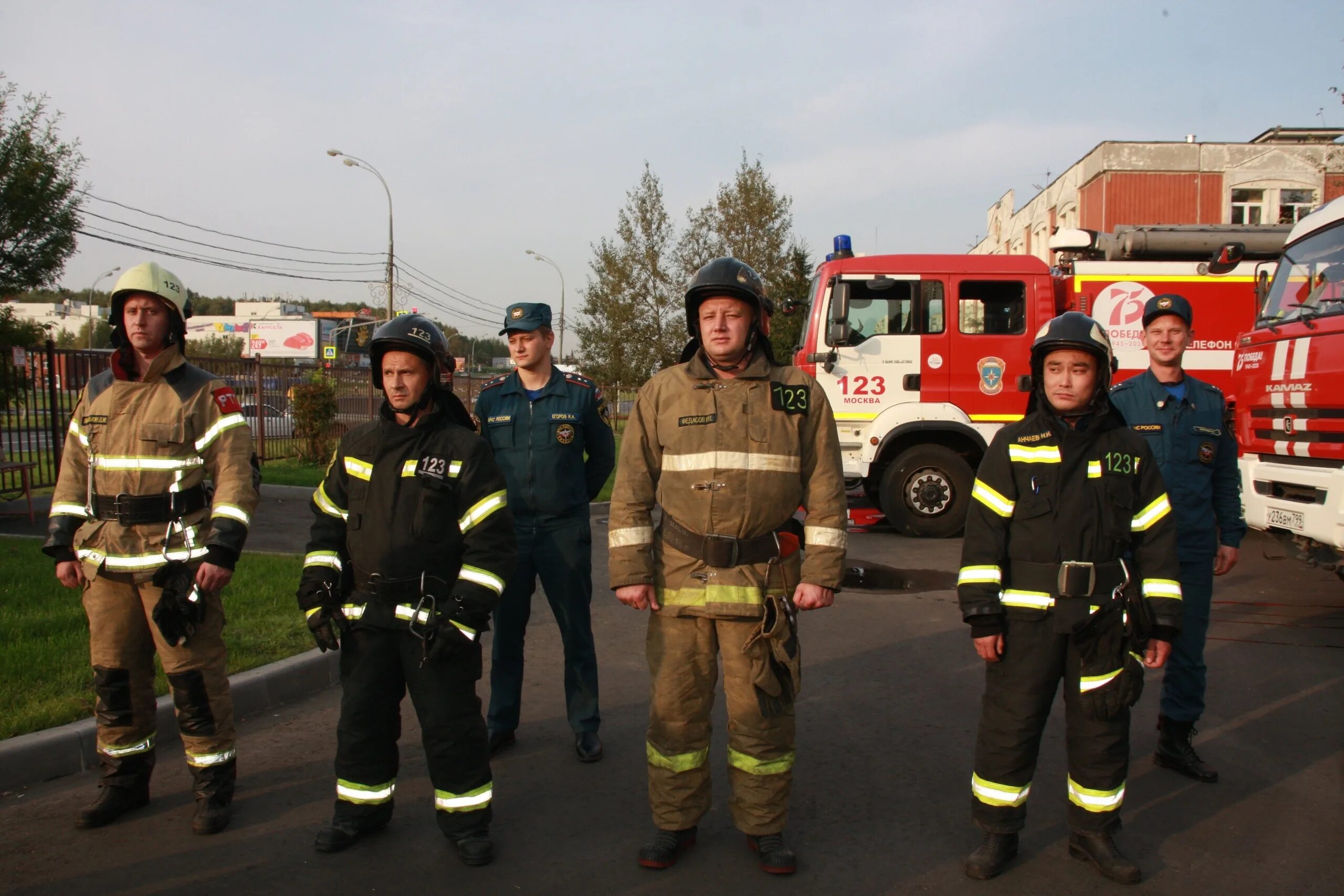 Пожарный мчс россии фото Добровольные пожарные приступили к совместной работе