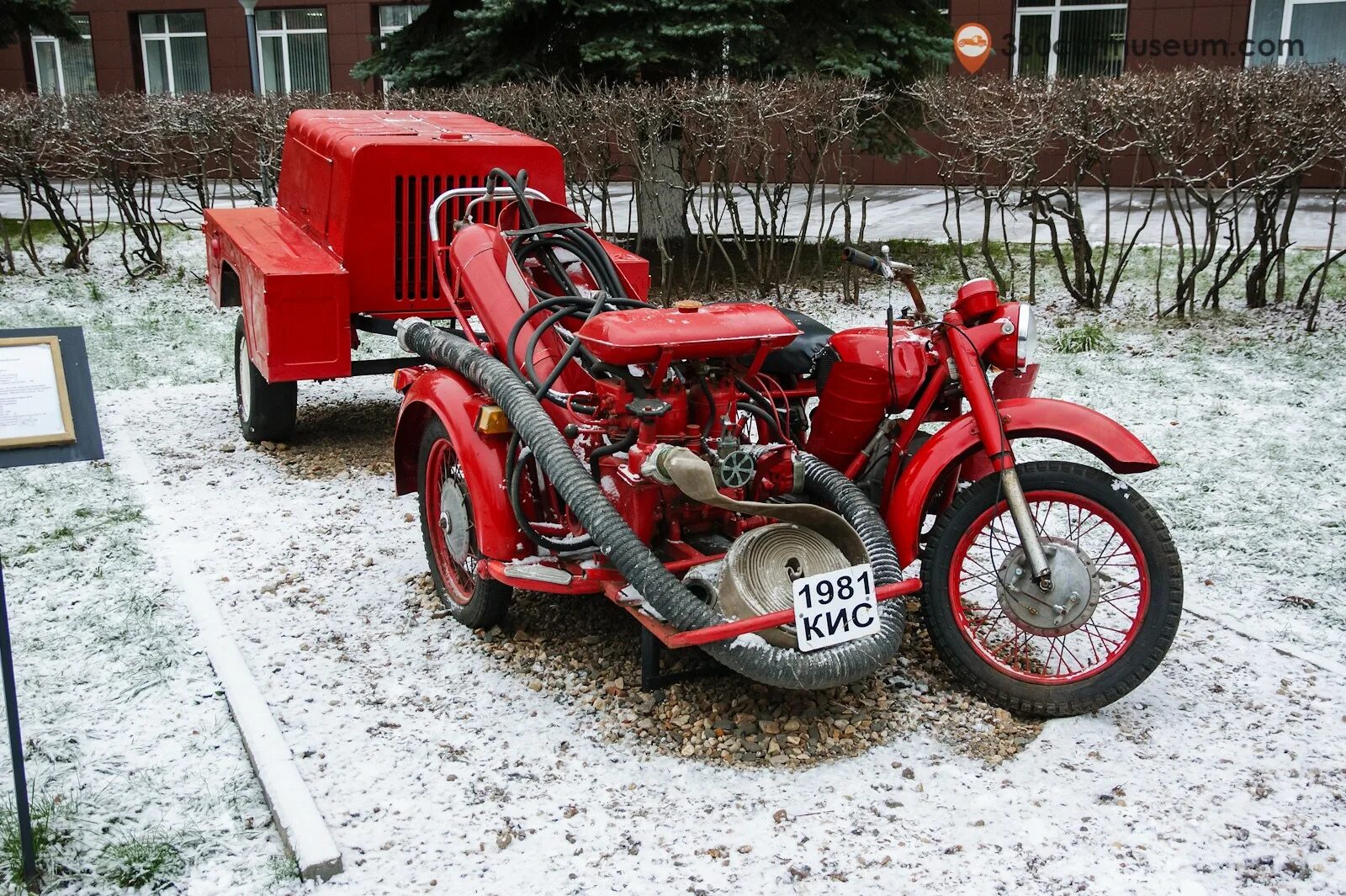 Пожарный мотоцикл фото 1981 Днепр 157 П - экспонат музея 360CarMuseum.com