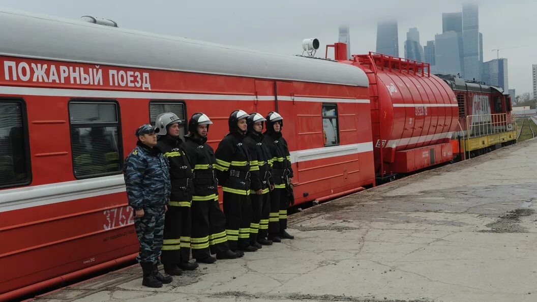 Пожарный поезд фото ржд Из горящей электрички на востоке Москвы эвакуировали около тысячи пассажиров