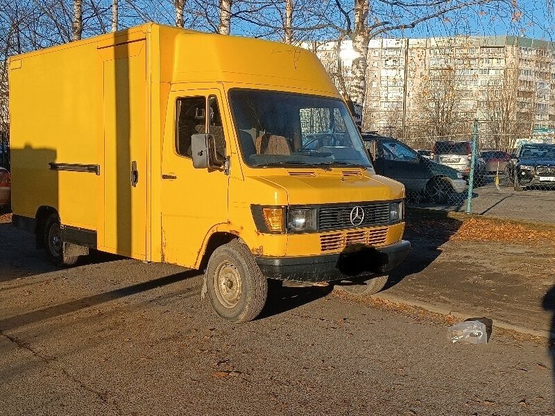 Пожелтевшее фото песня Купить б/у Mercedes-Benz T1 дизель автомат в Петрозаводске: жёлтый микроавтобус 