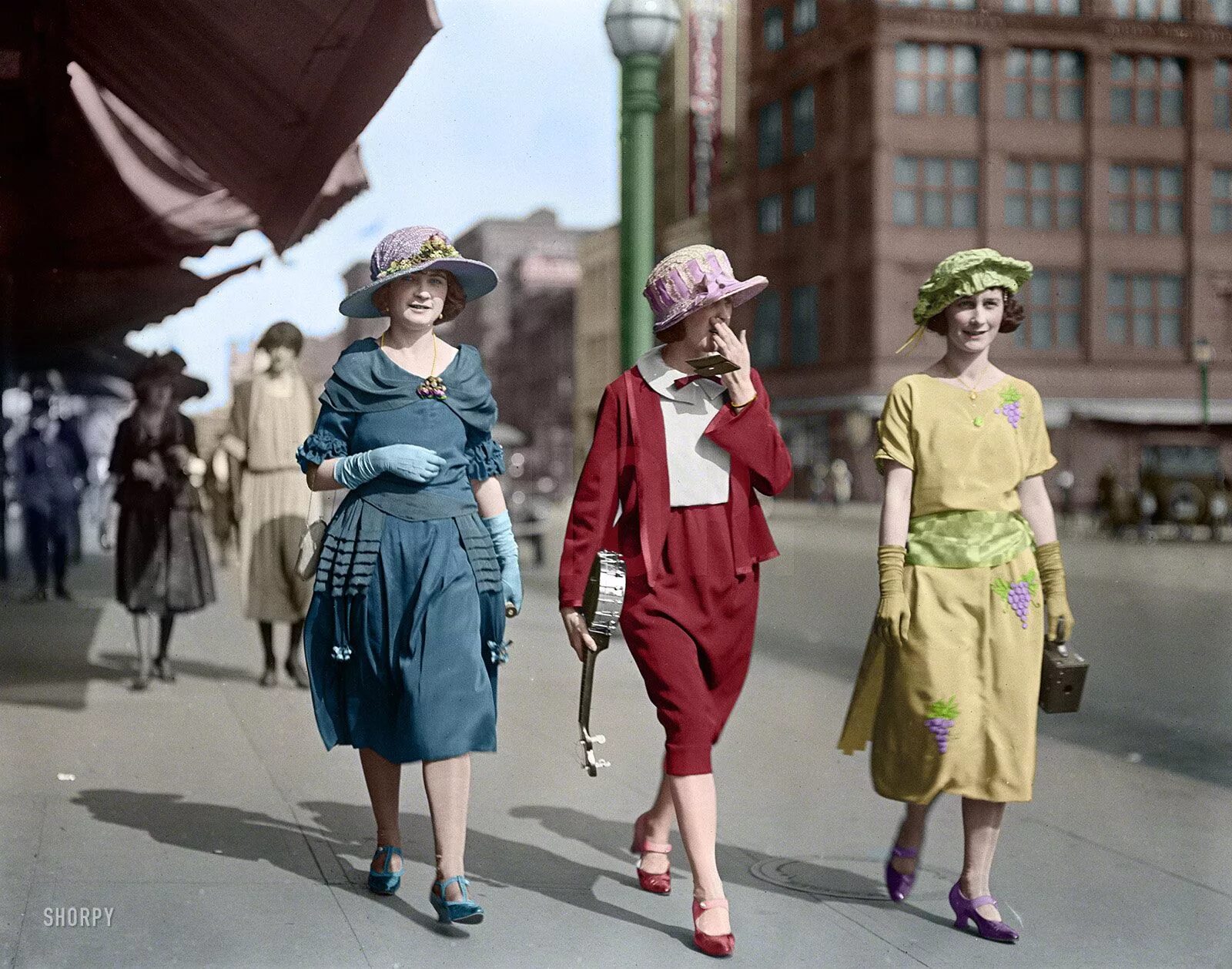 Пожилое ретро фото Stepping Out (Colorized): 1922 high-resolution photo 1920s fashion, Fashion, His