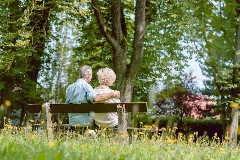 Пожилые на природе фото Romantic Elderly Couple Enjoying Health and Nature in a Sunny Da Stock Image - I