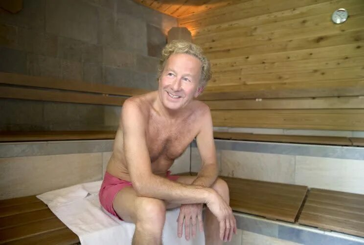 Пожилые в бане фото Visiting a sauna regularly can ward off dementia, says study