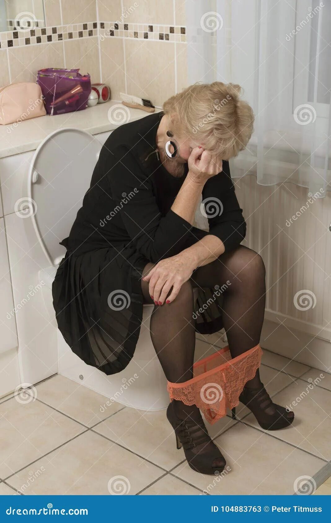 Пожилые в туалете фото Woman with Bowed Head Sitting on Toilet Stock Image - Image of ditressed, privat