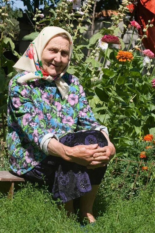 Пожилые женщины в деревне фото Пин на доске Бабушки