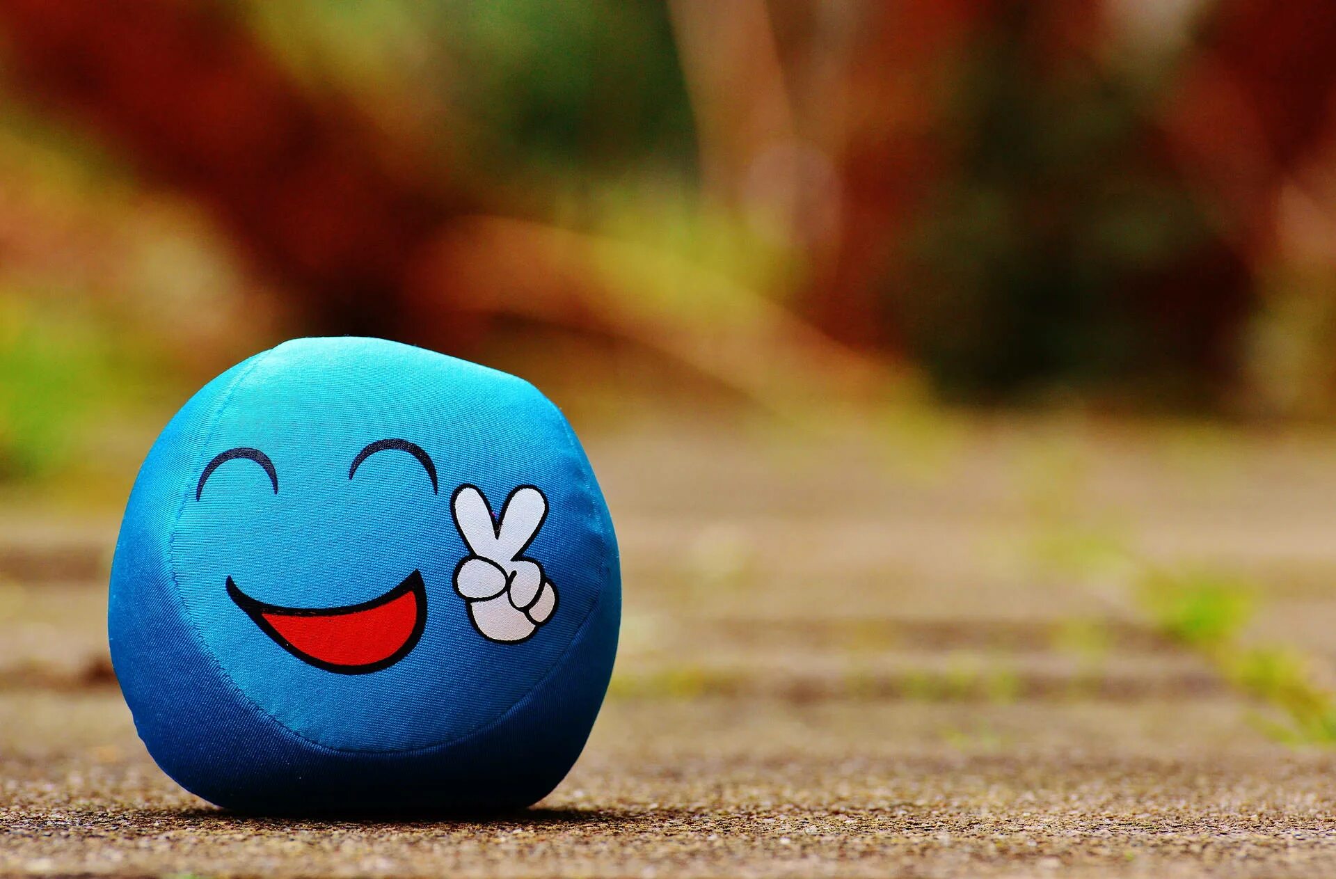 Позитивные картинки на телефон Download Happy Emoji Peace Sign Wallpaper Wallpapers.com