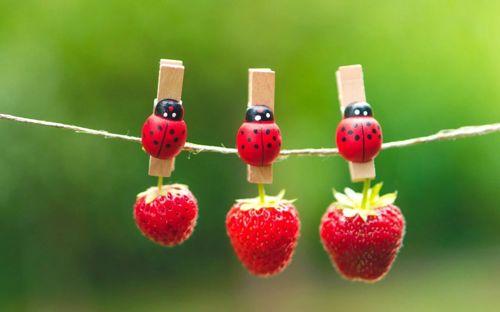 Wallpaper fruit, emoticons, smiley face, table, leaves, bokeh hd, picture, image