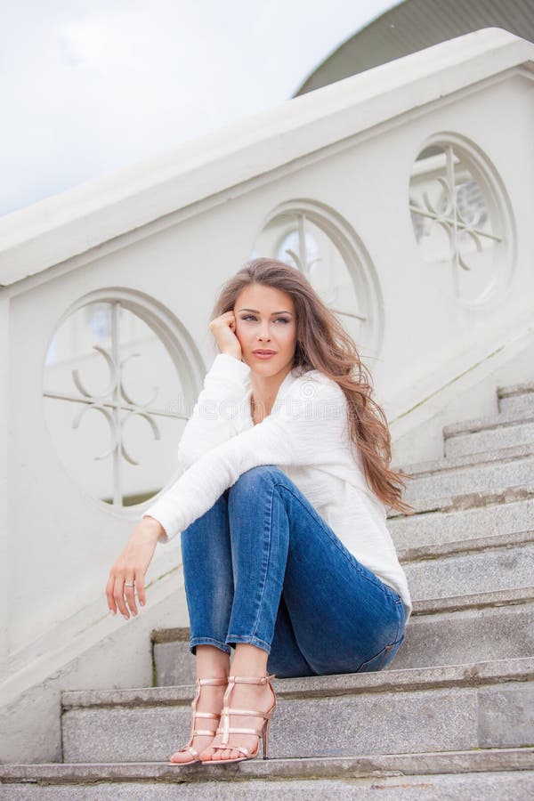 Позы для фото на лестнице Young woman sit on stairs stock image. Image of casual - 72625999