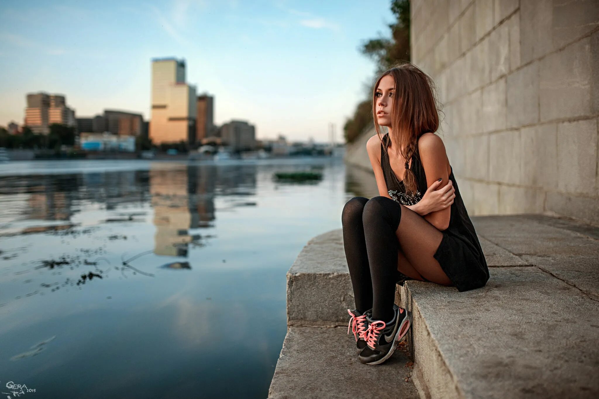 Позы для фото на набережной Wallpaper : women outdoors, model, depth of field, cityscape, looking away, wate