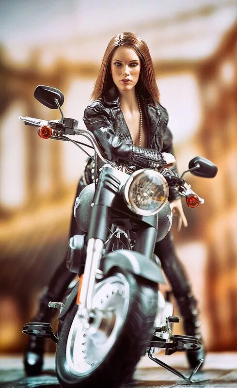 Позы для фото с мотоциклом Harley 4 Motorbike girl, Motorcycle girl, Motorcycle women