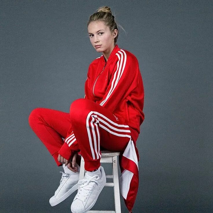 Позы для фото в спортивном костюме adidas Originals on Instagram: "Join in with #adidastracksuitday by picking up y