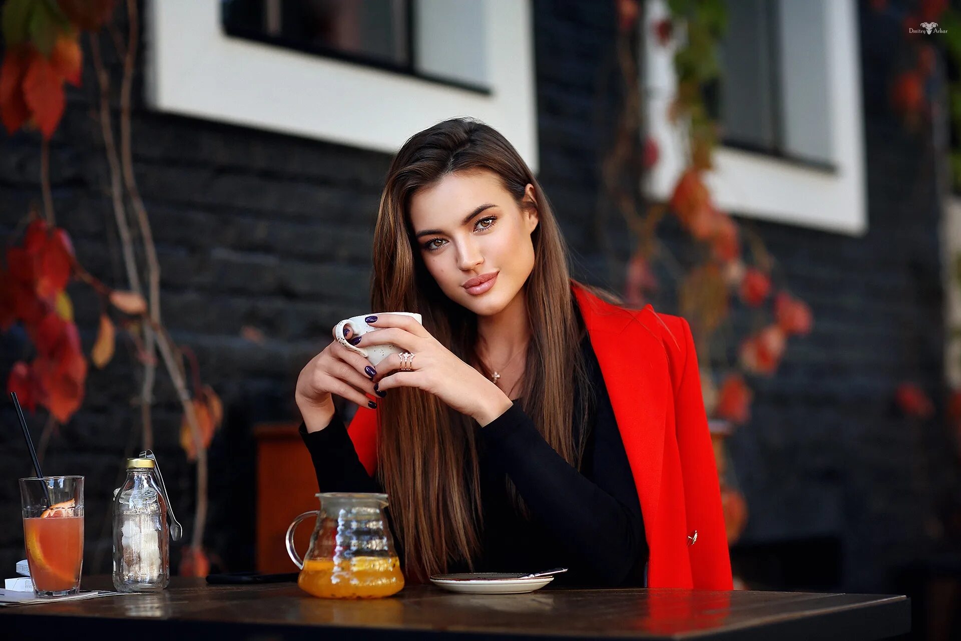 Позы для фото за столом Wallpaper : women, model, brunette, portrait, outdoors, looking at viewer, long 