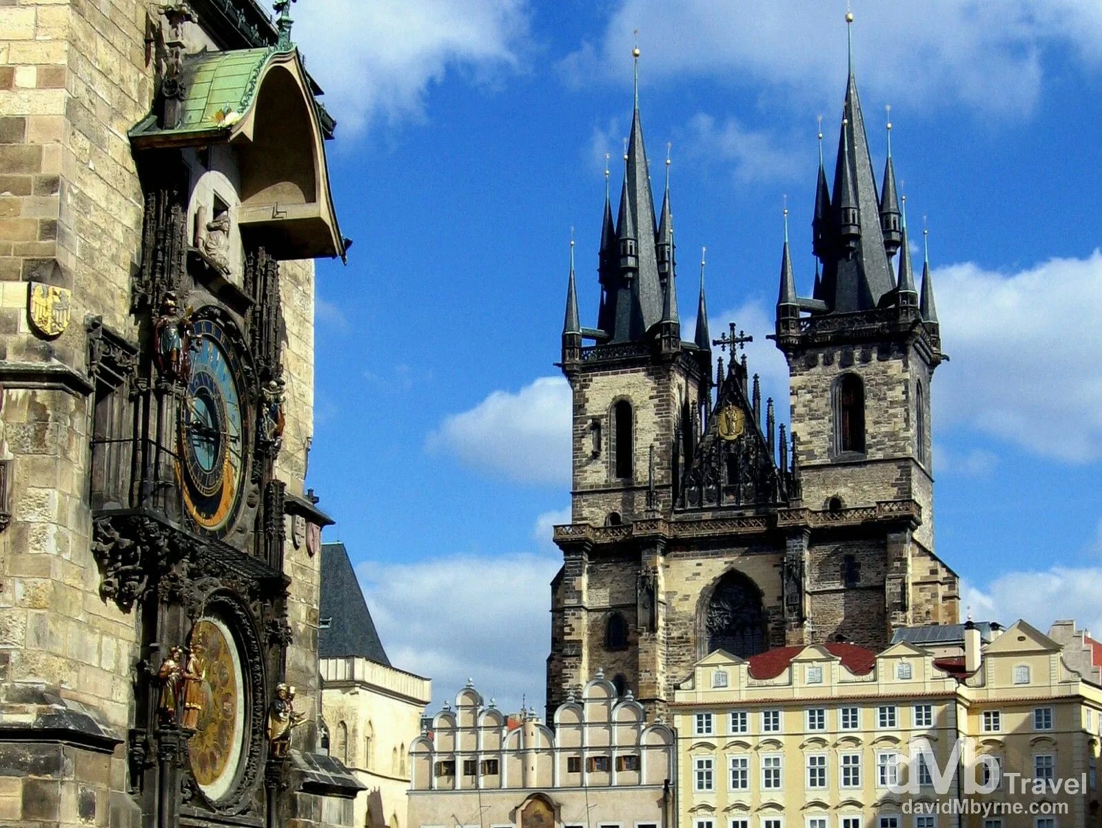 Прага достопримечательности фото и описание The Majestic Astronomical Clock and Gothic Týn Church in Prague