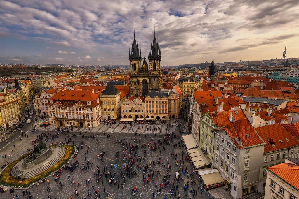 Прага фото площади Old Town Square Prague's red roofs stand out from this vie. Raja Ramakrishnan Fl