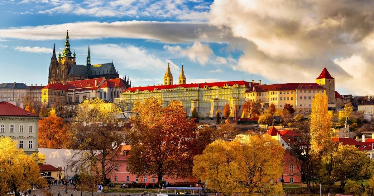 Прага осенью фото Guided tour of the Prague Castle complex musement