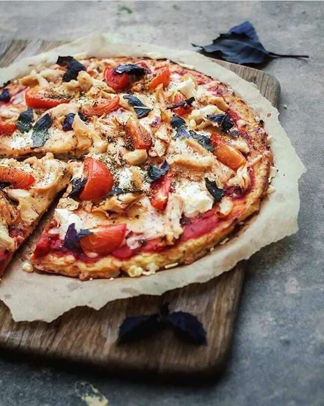 Правильная пицца фото One healthy pizza for lunch coming right up! #pizza #lunch #healthyfood #foodpor