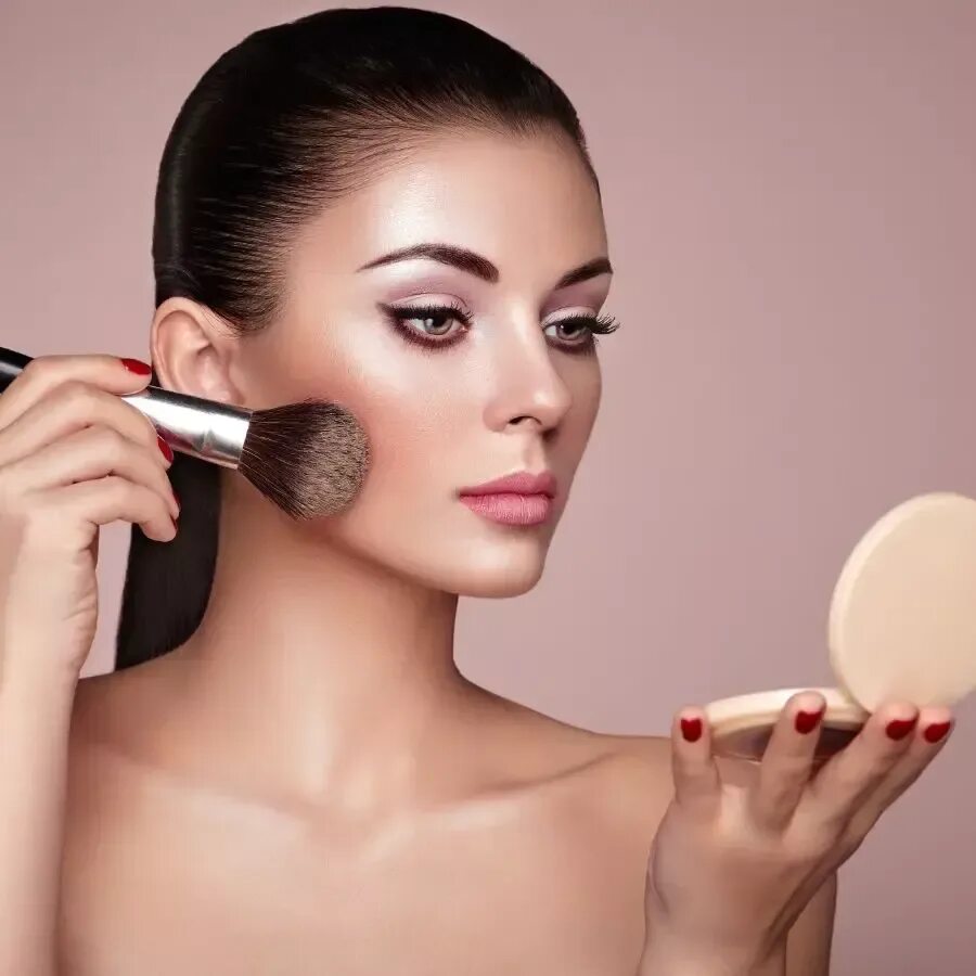 Правильно пользоваться макияжем How to apply highlighter to face 7 Places On Your Face To Apply Highlighter Make