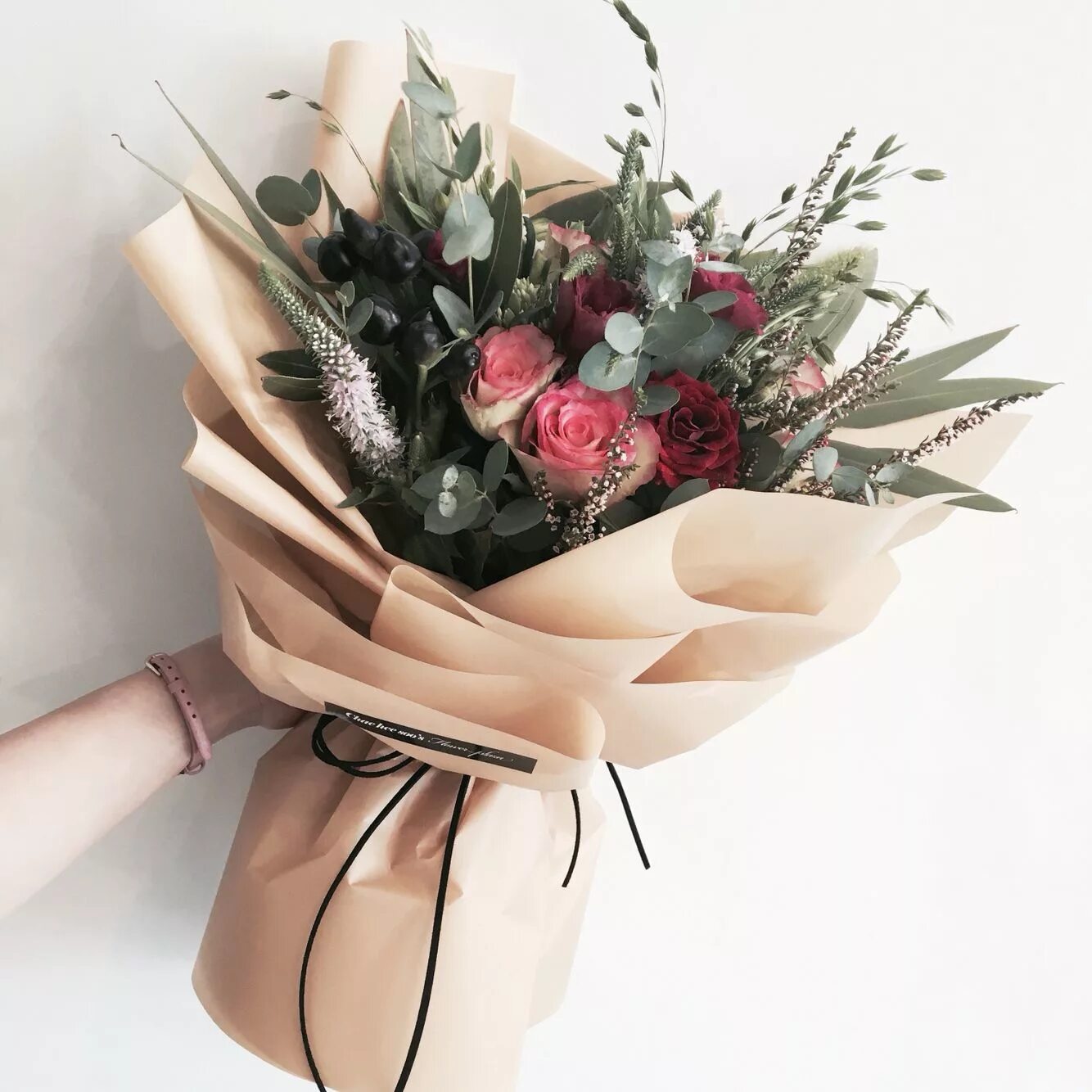 Правильное фото букета #꽃모닝 꽃. , 눈뜨다. . 채희수플라워 0432544300 . . 여자친구 선물추천 꽃다발 . . #채희수플라워 #꽃바구니 #꽃다발 #핸드타