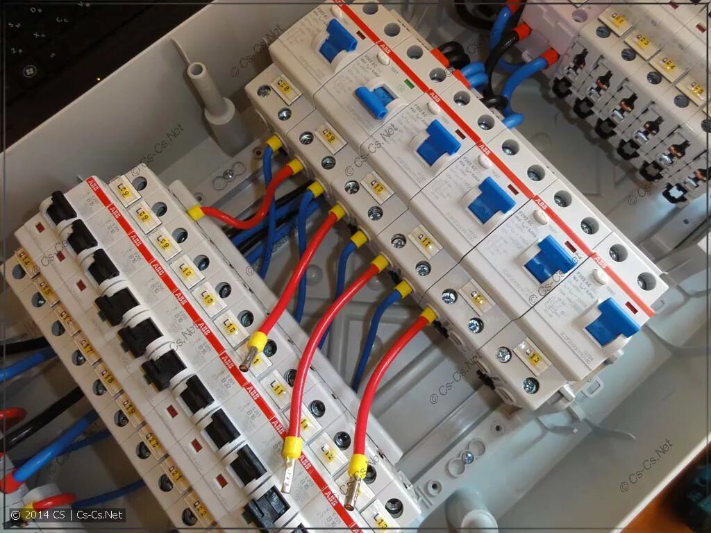 Правильность подключения автоматов в щитке Собираем щит: ПОЛНЫЙ Мастер-Класс и обзор серии Mistral IP65 - CS-CS.Net: Лабора