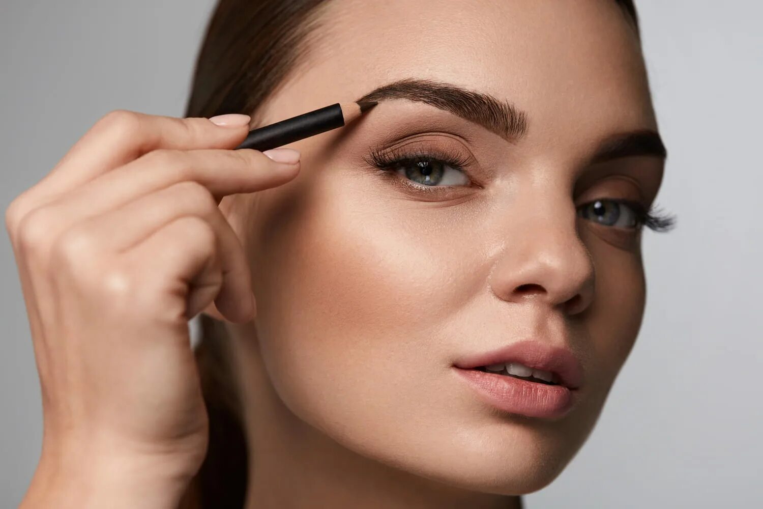 Правильные красивые брови фото Maquillage sourcils : nos astuces pour bien maquiller ses sourcils