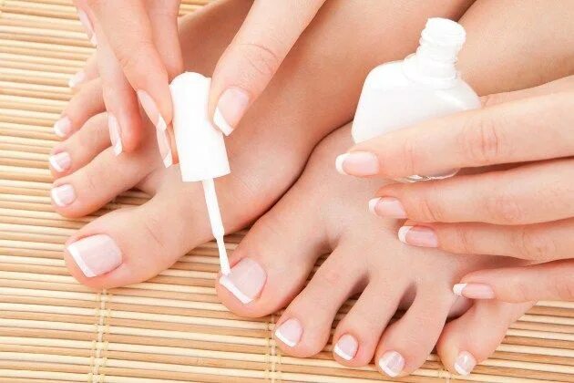 Правильный педикюр в домашних условиях фото French pedicure is a cheap and best pedicure which you can easily do at home.Her