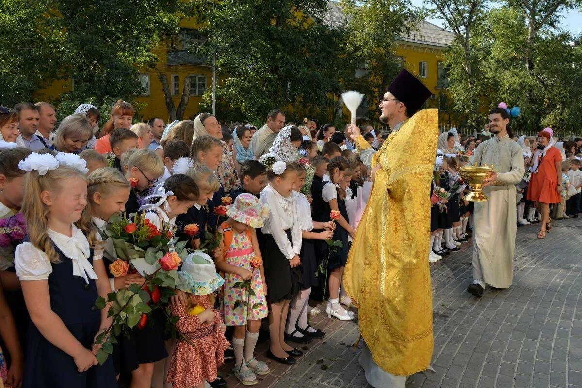 Православная гимназия липецк фото В День знаний глава Липецкой митрополии посетил православную гимназию Липецкая м