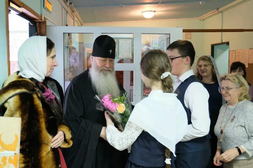 Православная гимназия суздальская ул 14 фото Митрополит Владимирский и Суздальский Тихон посетил Суздальскую гимназию - ООД "