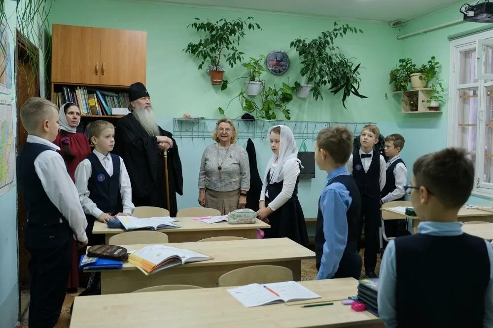 Православная гимназия суздальская ул 14 фото Митрополит Владимирский и Суздальский Тихон посетил Суздальскую гимназию - ООД "