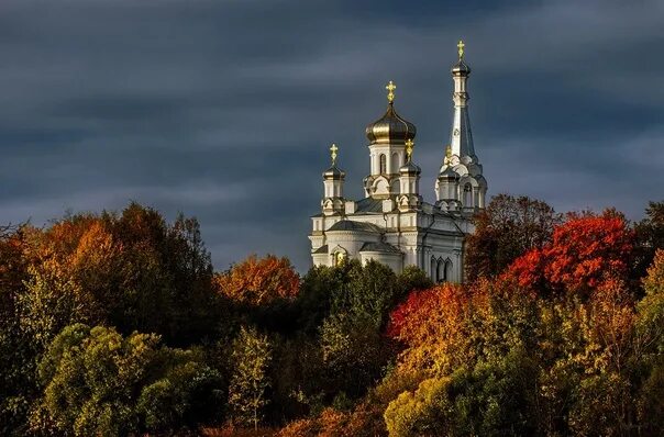 Православный храм осенью фото Церковь Святой Александры. Низино. 2022 Православные монастыри и храмы в истории