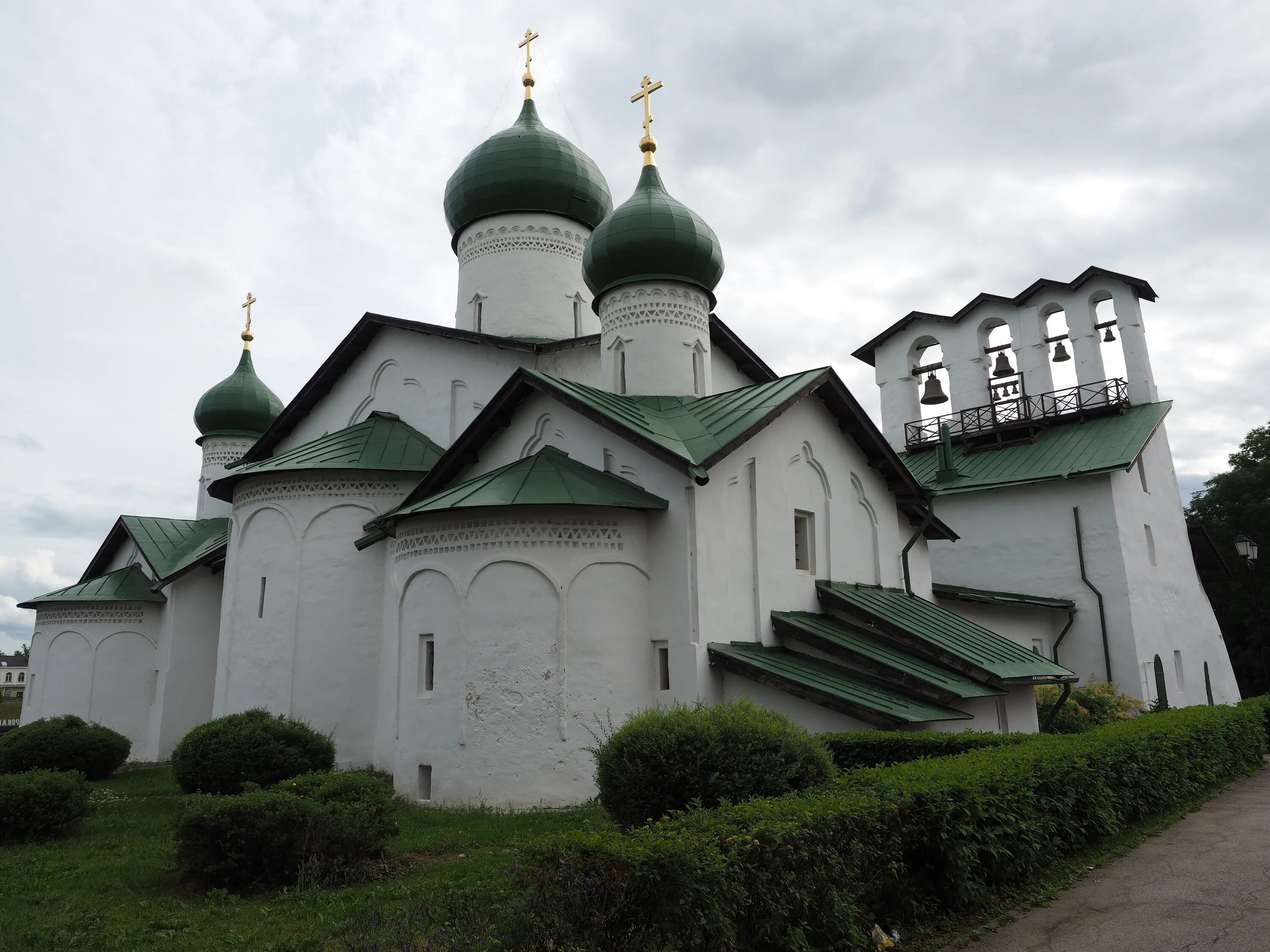 Православный храм в пскове фото File:Церковь Богоявления со звонницей Псков.jpg - Wikimedia Commons