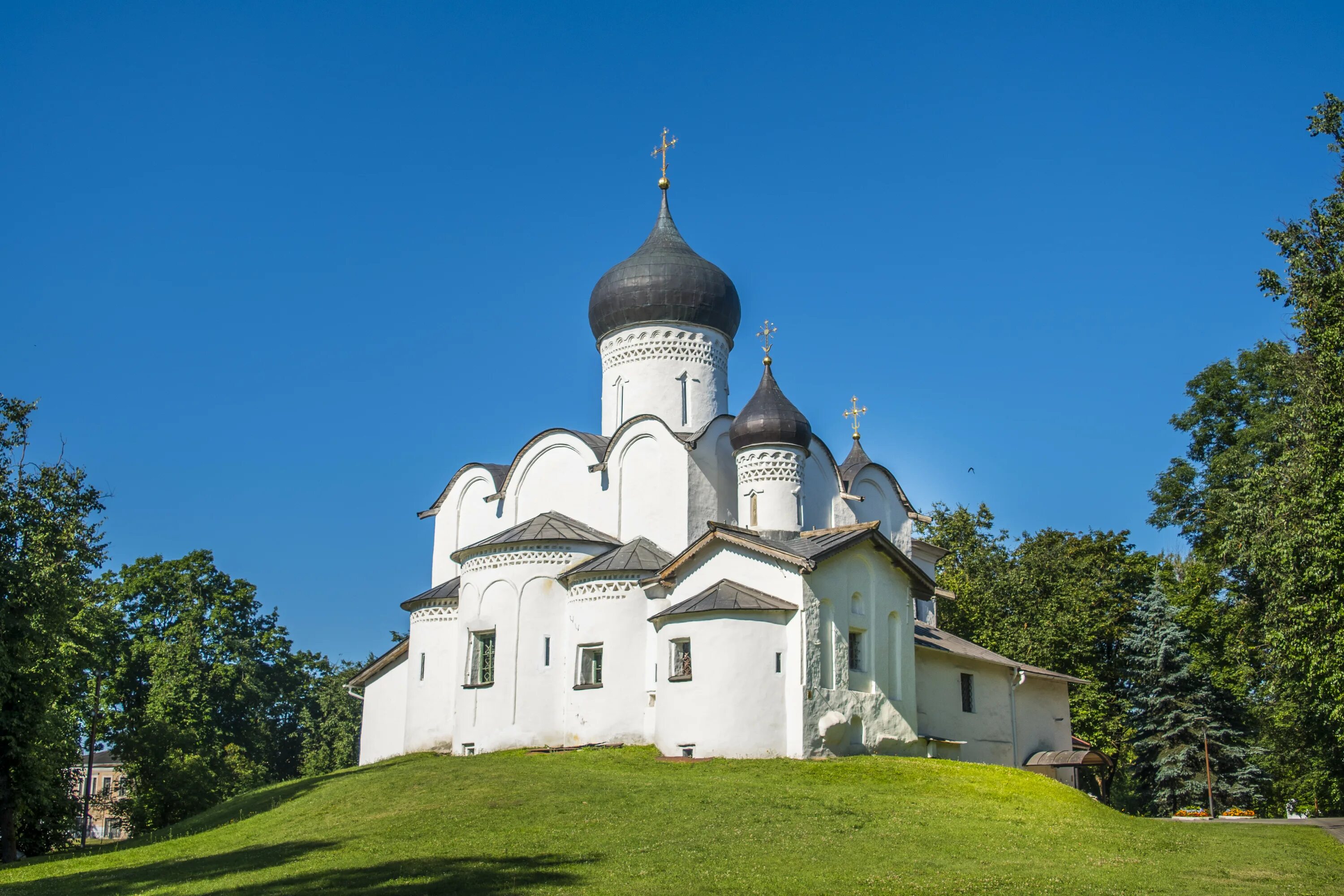 Православный храм в пскове фото Церковь Василия Великого на Горке (Псков) - необоычные туры с размещением. Гиды,