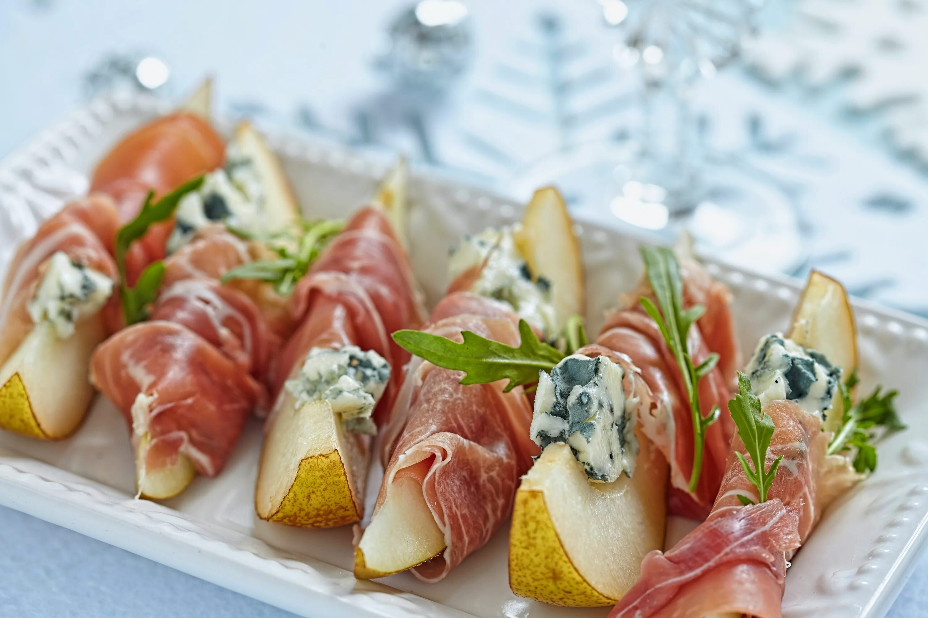 Праздничная холодная закуска рецепты с фото Serve these 4-ingredient pears wrapped with prosciutto and blue cheese Recipe Bl