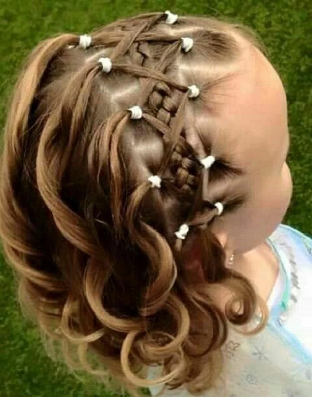 Праздничная прическа для девочки в садик تسريحات حصرية للبنوتات جديد 2018 Kids hairstyles, Flower girl hairstyles, Baby h