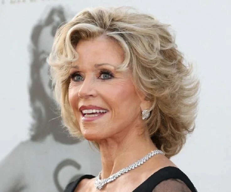 Праздничная прическа для женщины 50 лет Pin by rauf ashraf on rauf ashraf Jane fonda hairstyles, Jane fonda, Jane fonda 