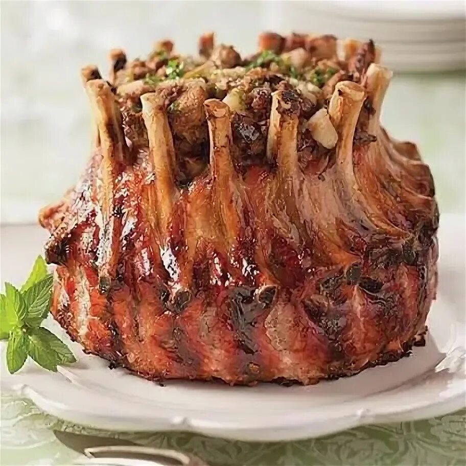 Праздничное блюдо из мяса с фото Delicious Pork Crown Roast with Flavorful Stuffing