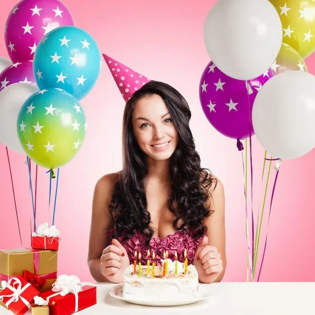 Праздничное фото девушек Premium Photo Attractive teenage girl celebrating her birthday with cake