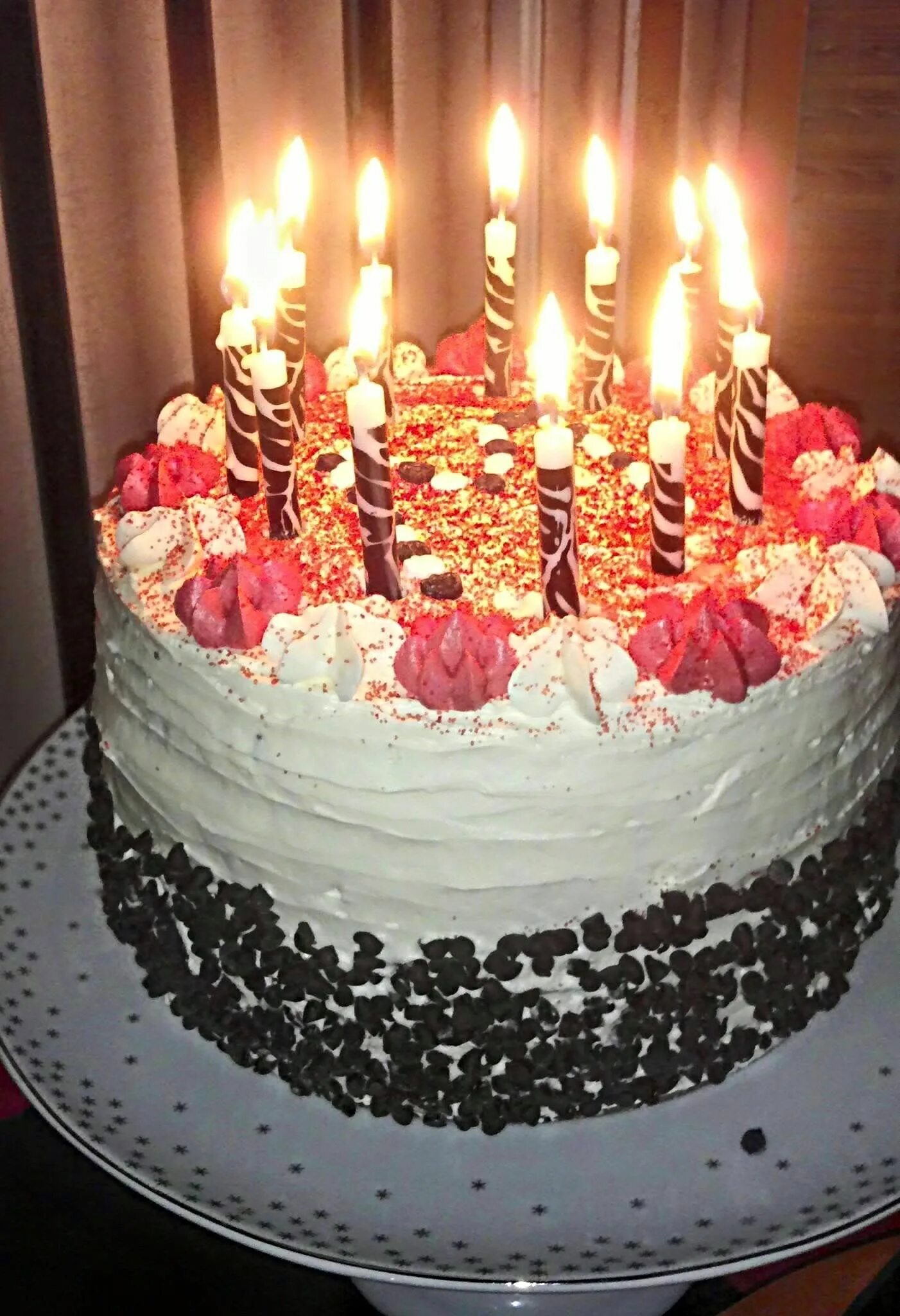 Праздничное торта день рождения фото Pin by Diane Hoell on Desserts Birthday cake with candles, Happy birthday cakes,