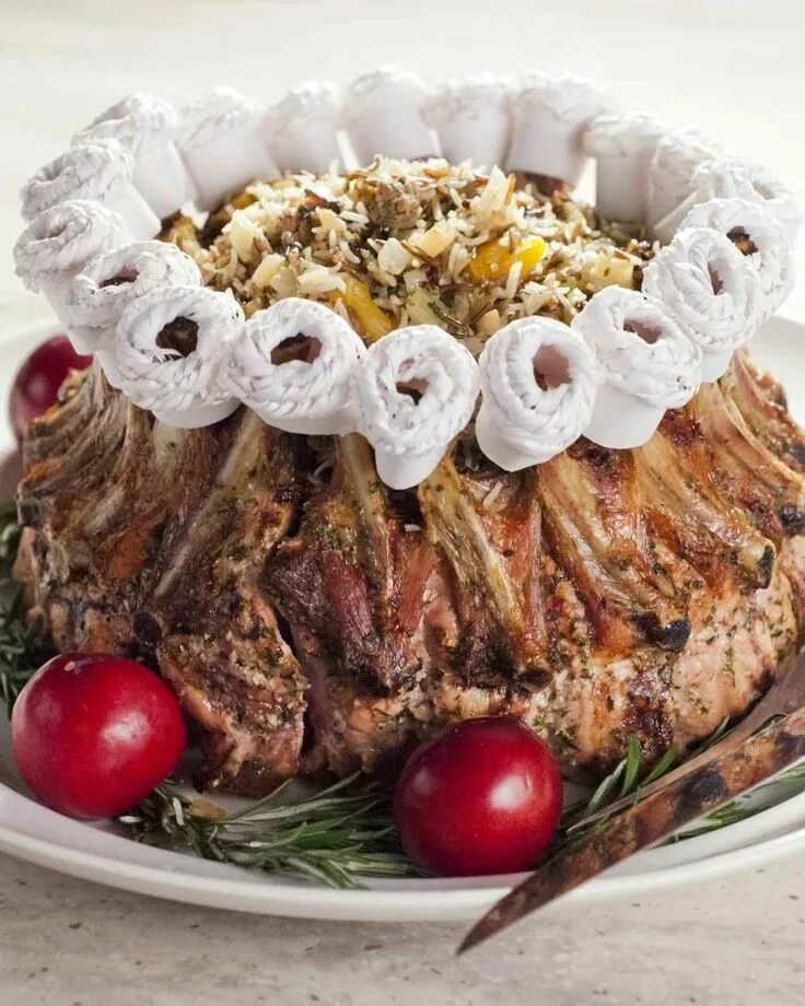 Праздничные блюда фото Crown Roast of Pork With Wild Rice Stuffing Recipe Crown roast of pork, Crown ro